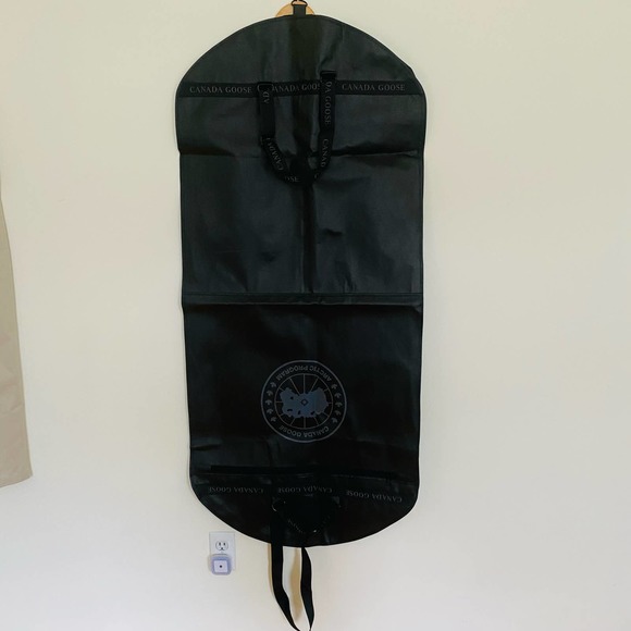 Canada Goose Garment Bag NEW - Picture 2 of 8
